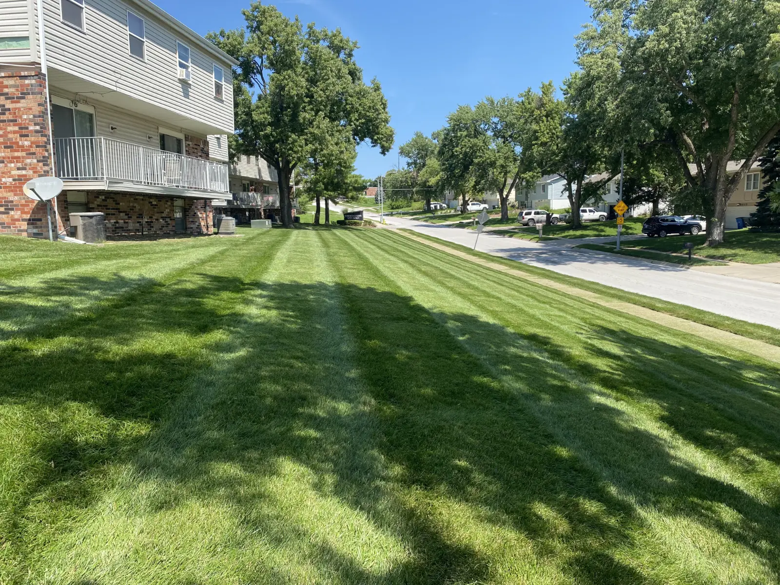 Neatly trimmed lawn at an apartment community