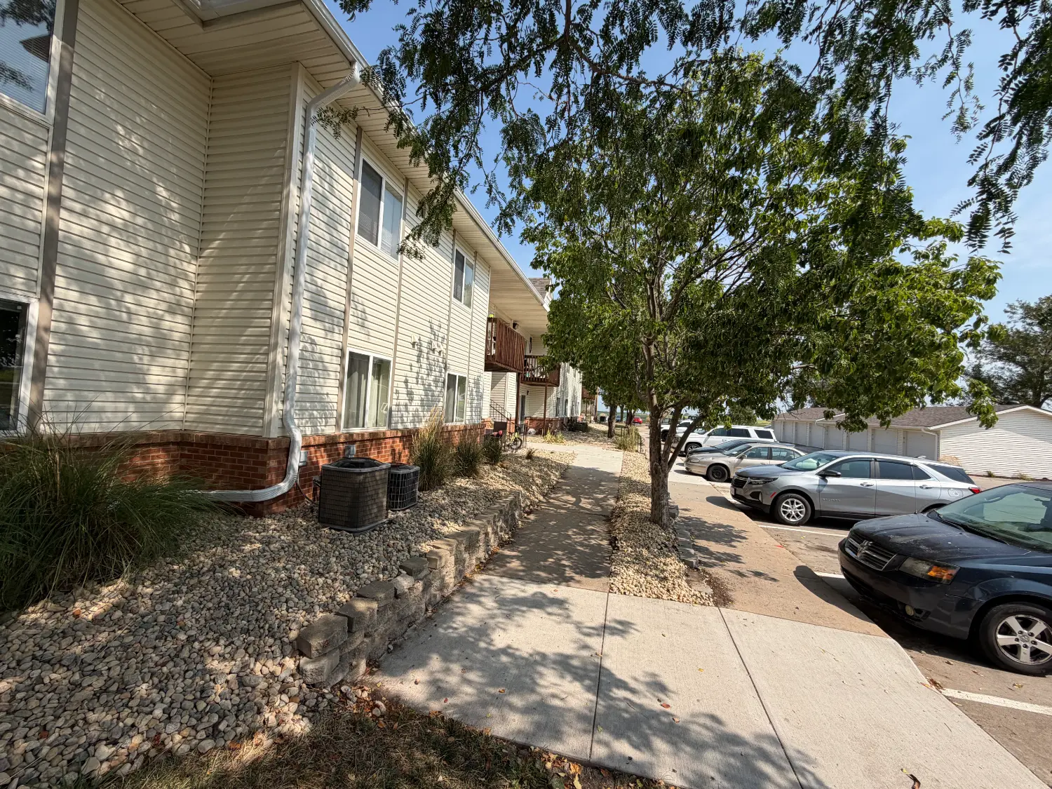 Rock bed landscaping along an apartment walkway