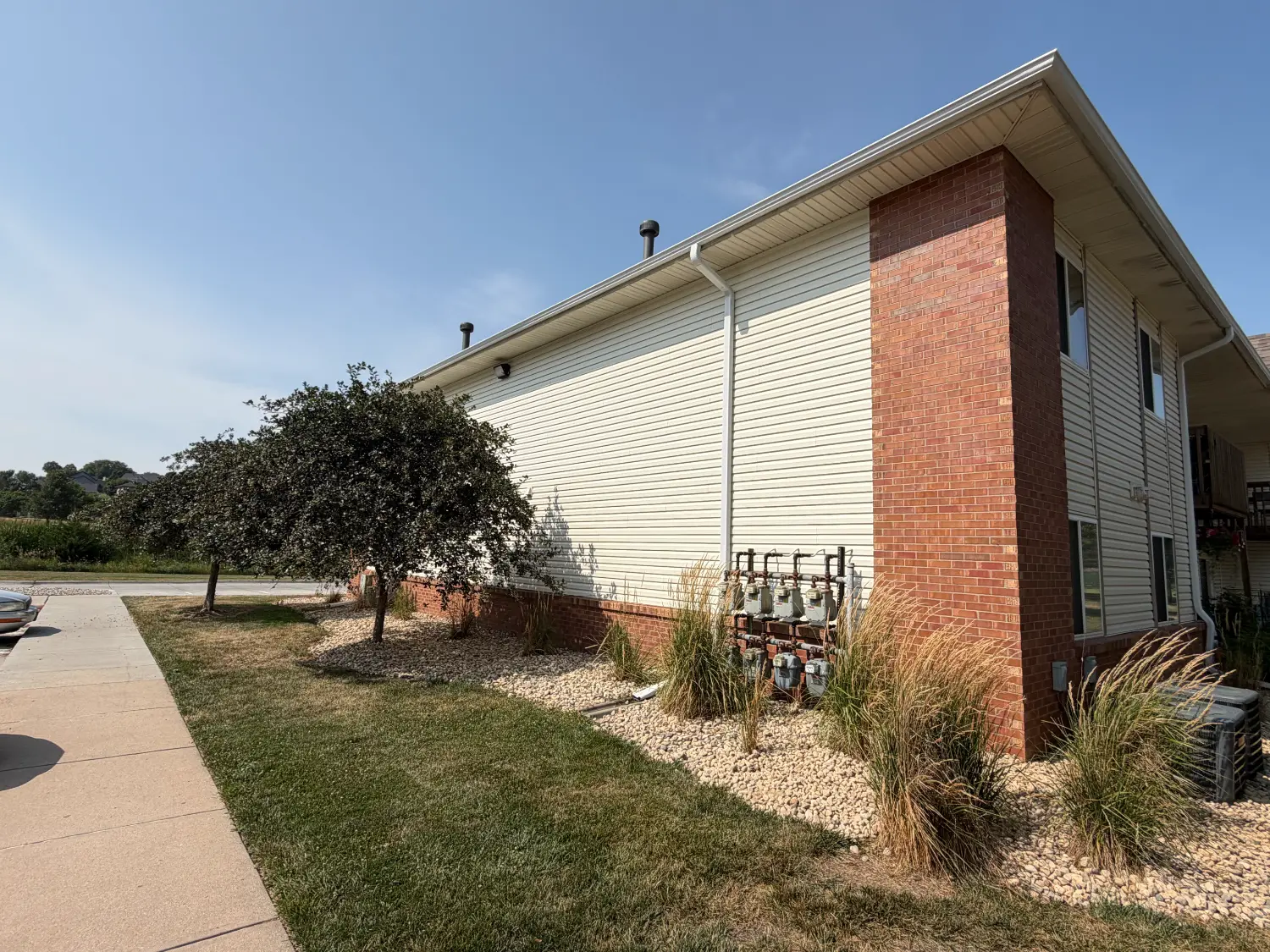 Rock bed landscaping at an apartment community
